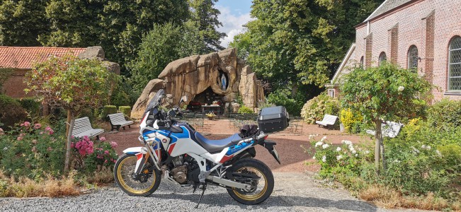  ﻿La grotte de Lourdes à Houppe.